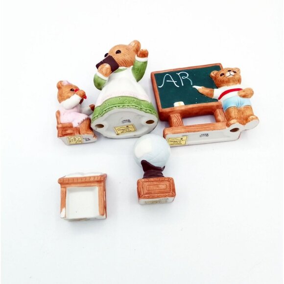 Homco Classroom Bear Figure Set Teacher Students Chalkboard Globe Desk Vintage - Picture 15 of 16